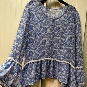 Lightweight blouse with bell sleeves
